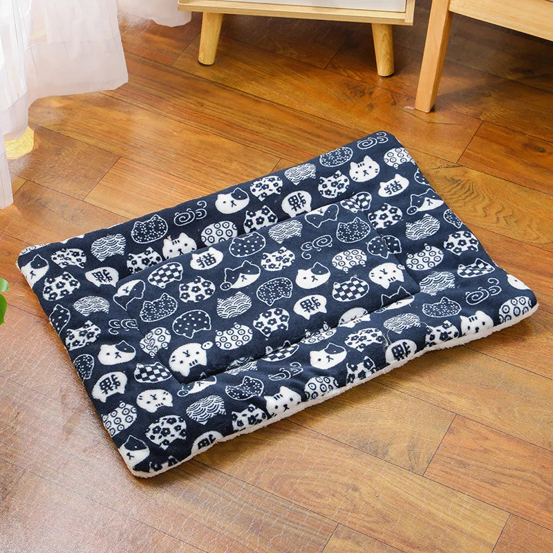 🛏️ Flannel Pet Sleeping Mat – Soft Cushion Bed for Dogs & Cats