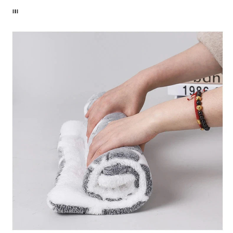 🛏️ Flannel Pet Sleeping Mat – Soft Cushion Bed for Dogs & Cats